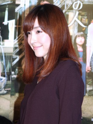 ドラマ『奇跡の人』記者会見に登壇した麻生久美子