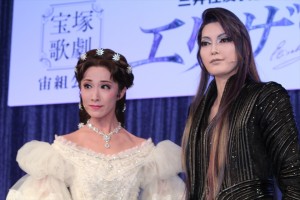 『エリザベート－愛と死の輪舞（ロンド）－』制作発表会見に出席した実咲凜音、朝夏まなと