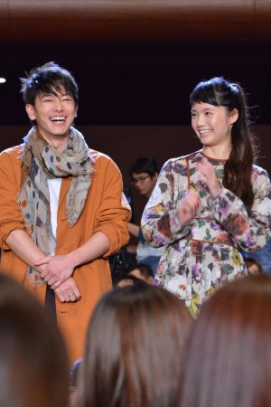 『世界から猫が消えたなら』完成披露舞台挨拶に登壇した佐藤健と宮崎あおい