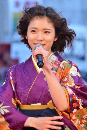  『ちはやふる 下の句』レッドカーペットイベントに登壇した松岡茉優