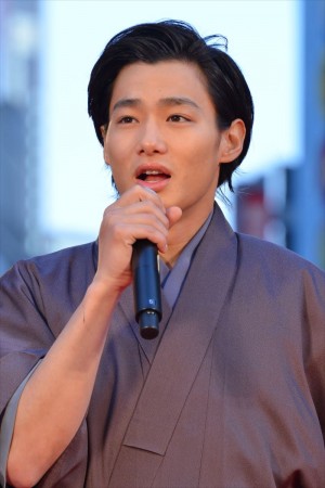 『ちはやふる 下の句』レッドカーペットイベントに登壇した野村周平