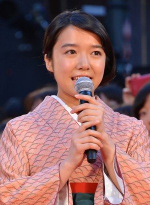 『ちはやふる 下の句』レッドカーペットイベントに登壇した上白石萌音