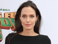 被害者信託基金との会合で戦争犯罪の被害者への援助協力を訴えたアンジェリーナ・ジョリー