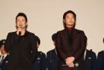 『日本で一番悪い奴ら』完成披露舞台挨拶に出席した中村獅童、綾野剛
