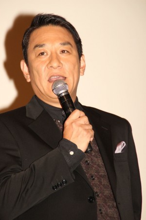 『日本で一番悪い奴ら』完成披露舞台挨拶に出席したピエール瀧