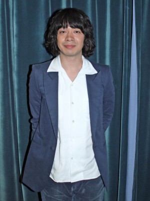 プレミアムドラマ『奇跡の人』で麻生久美子と共演する峯田和伸