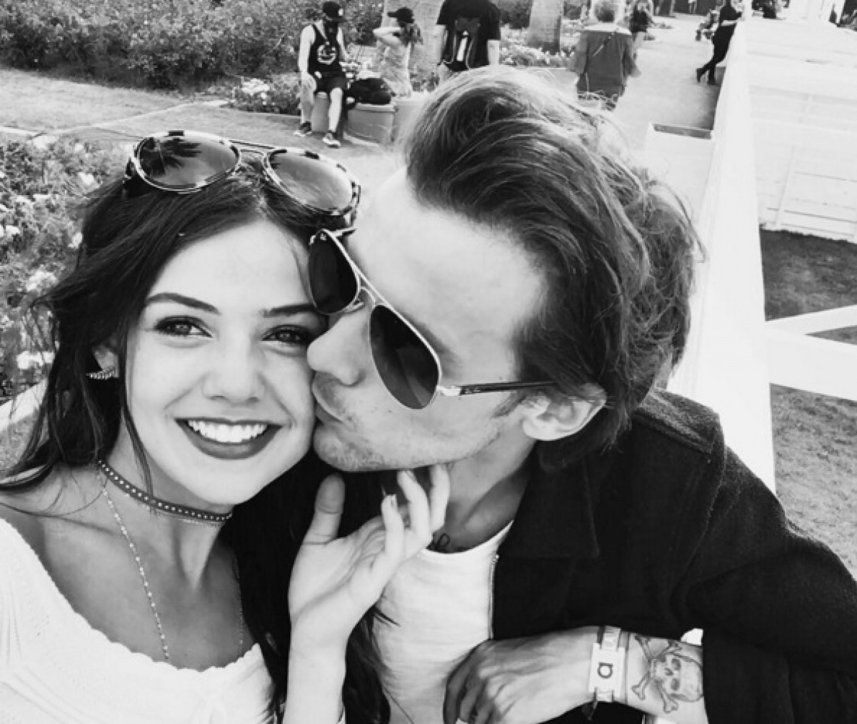 1d ルイ トムリンソン 噂の彼女にキスするプライベート写真を披露 16年4月27日 セレブ ゴシップ ニュース クランクイン