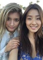 ローラ＆すみれ、ロサンゼルスでの2ショット　“ハリウッド進出女優”同士で「親友」