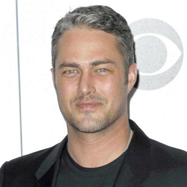 テイラー・キニー、Taylor Kinney「ピープルズ・チョイス・アワード2016」20160106　People’s Choice Awards 2016