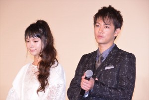 『世界から猫が消えたなら』初日舞台挨拶に登壇した佐藤健と宮崎あおい