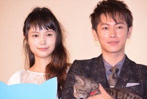 『世界から猫が消えたなら』初日舞台挨拶に登壇した佐藤健と宮崎あおい