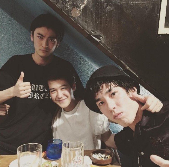 葉山奨之、俳優仲間・高畑裕太&沖津海友と3ショット ニッコリ笑顔でメンズ会