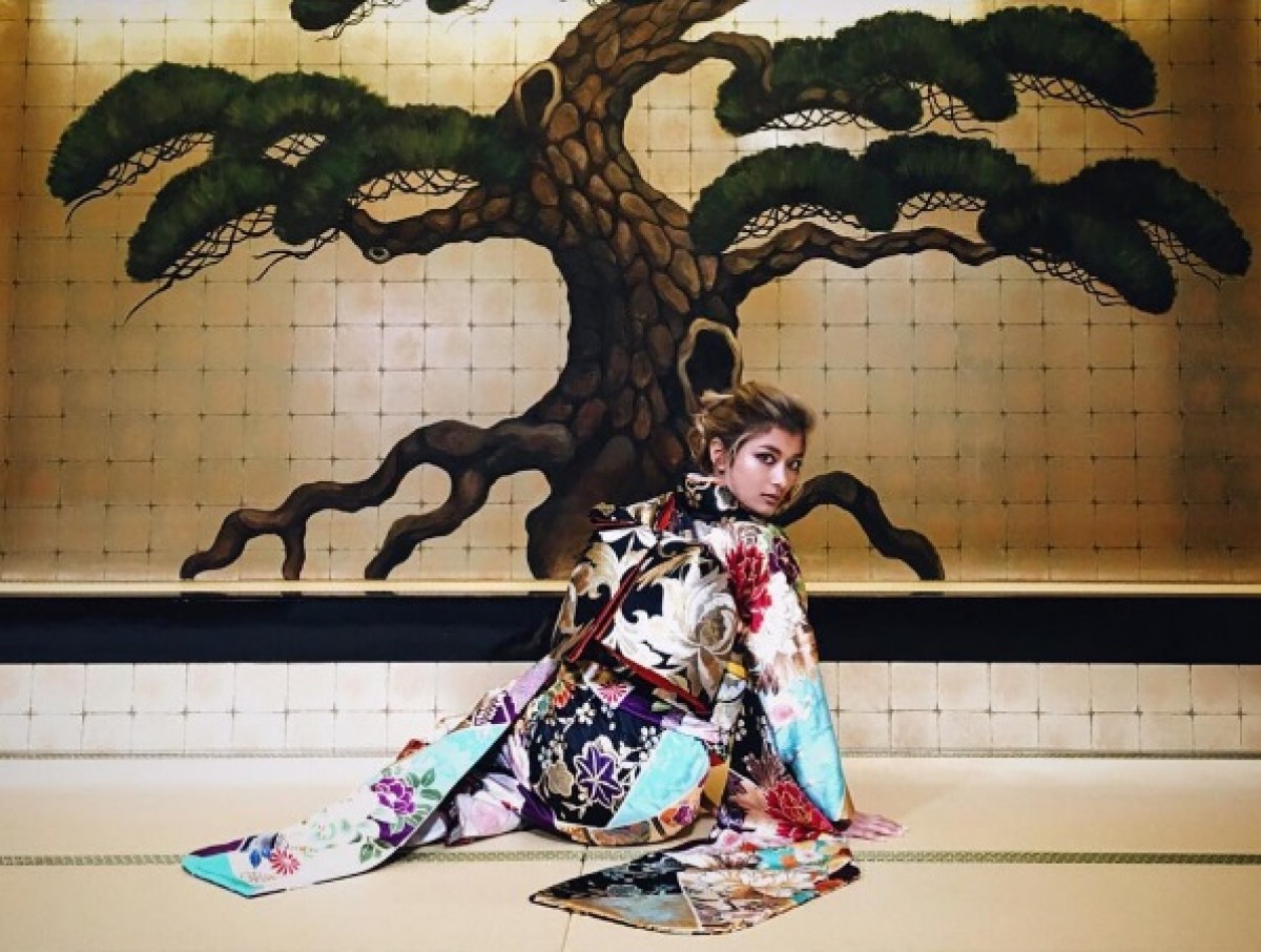 ローラ、自身のインスタグラムに和服姿を投稿!