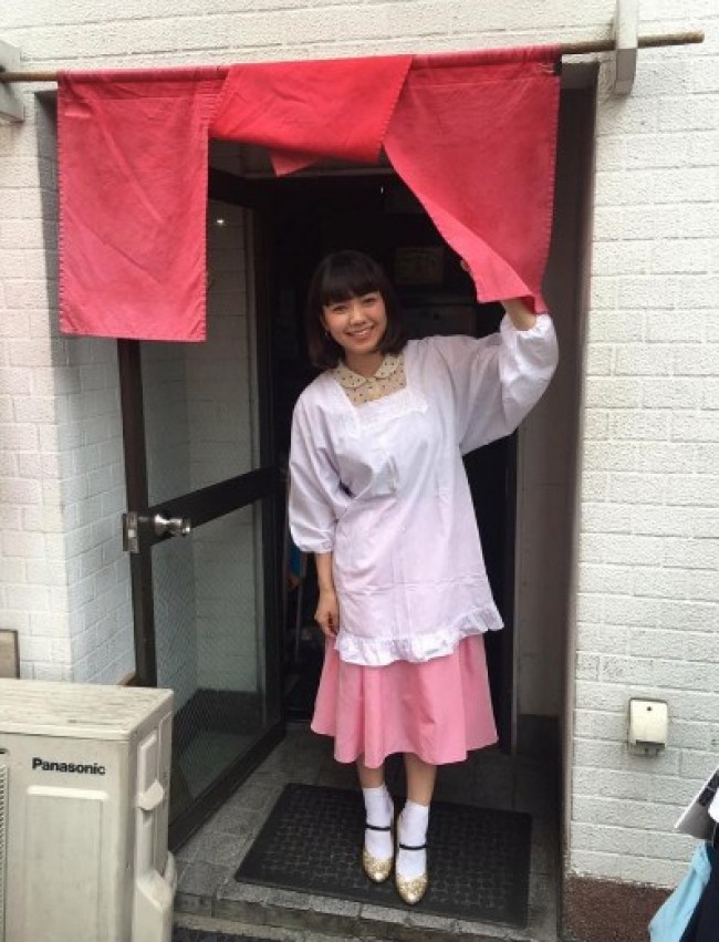 二階堂ふみ、割烹着姿にファン歓喜「また来ます」あっという間に常連多数