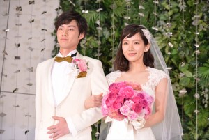 「ゼクシィ」の新CM＆CMソング発表会に登壇した吉岡里帆と戸塚純貴