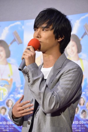 ドラマ『水族館ガール』会見に登壇した桐谷健太