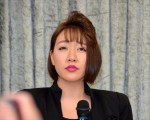 バブル系地下セクシーアイドル“ベッド・イン”による「射罪会見」の様子