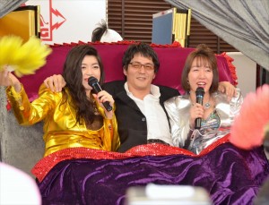 バブル系地下セクシーアイドル“ベッド・イン”による「射罪会見」の様子