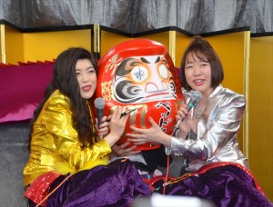 バブル系地下セクシーアイドル“ベッド・イン”による「射罪会見」の様子