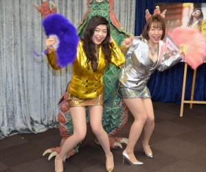 バブル系地下セクシーアイドル“ベッド・イン”による「射罪会見」の様子