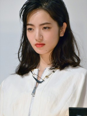 小松菜奈、『ディストラクション・ベイビーズ』初日舞台挨拶に登壇