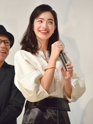 小松菜奈、『ディストラクション・ベイビーズ』初日舞台挨拶に登壇