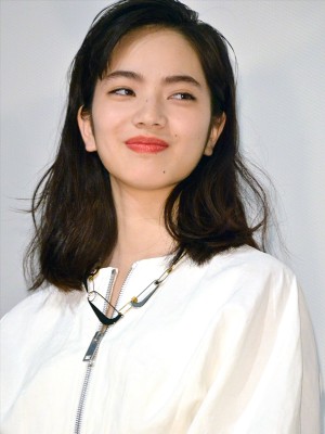 小松菜奈、『ディストラクション・ベイビーズ』初日舞台挨拶に登壇