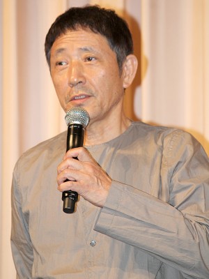 『夏美のホタル』完成披露試写会に登壇した小林薫