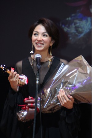 第25回日本映画批評家大賞実写部門授賞式に登壇した満島ひかり