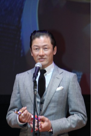 第25回日本映画批評家大賞実写部門授賞式に登壇した浅野忠信