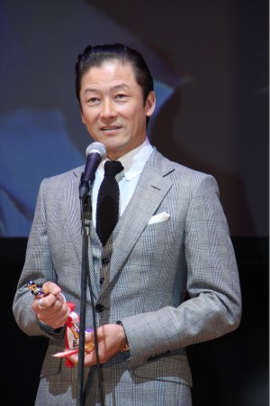 第25回日本映画批評家大賞実写部門授賞式に登壇した浅野忠信