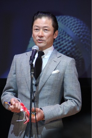 第25回日本映画批評家大賞実写部門授賞式に登壇した浅野忠信