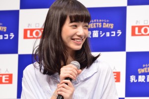 小松菜奈、「ロッテ新商品」発表会＆新CM発表会に登場