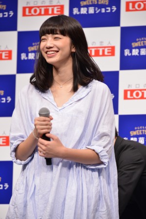 小松菜奈、「ロッテ新商品」発表会＆新CM発表会に登場