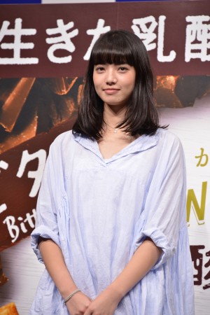 小松菜奈、「ロッテ新商品」発表会＆新CM発表会に登場