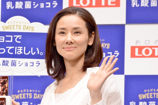 吉田羊、「ロッテ新商品」発表会&新CM発表会に登場