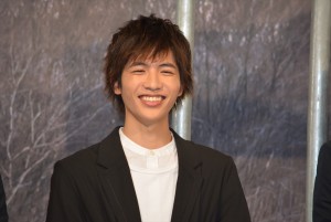 『疾風ロンド』のクランクアップ会見に登壇した志尊淳