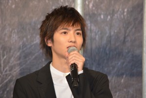 『疾風ロンド』のクランクアップ会見に登壇した志尊淳