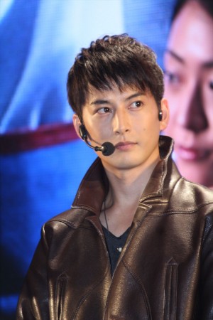 『ウルトラマンオーブ』で主人公・クレナイガイ役を演じる石黒英雄