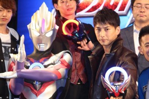『ウルトラマンオーブ』で主人公・クレナイガイ役を演じる石黒英雄