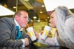 イギリスに住むカップルがマクドナルドで結婚式！