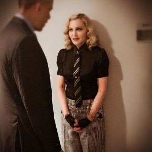 憧れのオバマ大統領を少女のように見つめるマドンナ