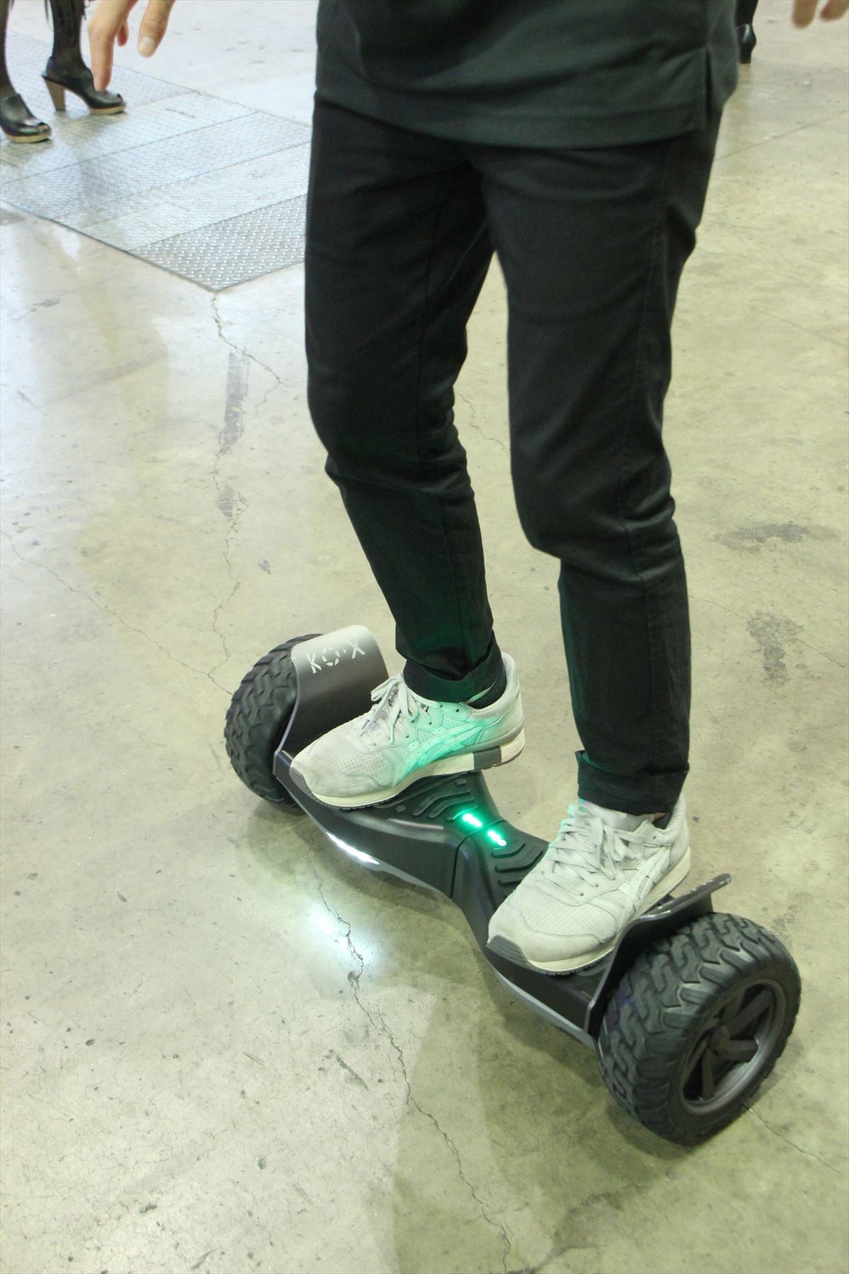 立ち乗りスクーター『JYRO』、おもちゃショーでひと足早くガクブル試乗体験！