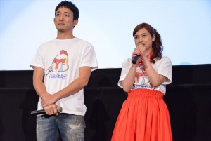 『サブイボマスク』初日舞台挨拶に登壇したファンキー加藤と平愛梨