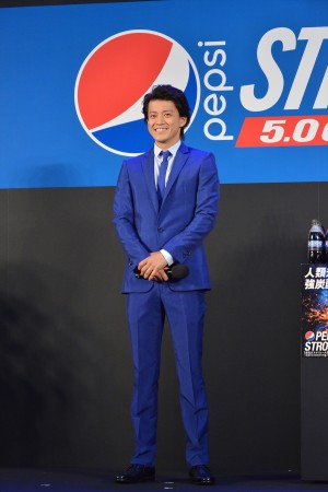 「ペプシストロング5.0GV」新CM発表会に登場した小栗旬