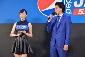 「ペプシストロング5.0GV」新CM発表会に登場した小栗旬