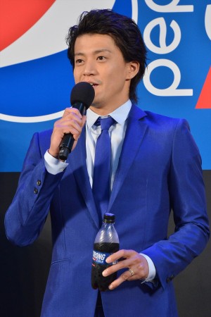 「ペプシストロング5.0GV」新CM発表会に登場した小栗旬