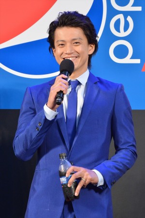 「ペプシストロング5.0GV」新CM発表会に登場した小栗旬