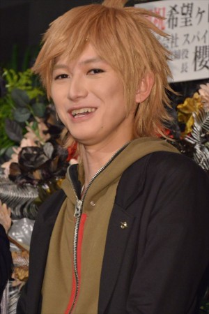 『ダンガンロンパ THE STAGE ～希望の学園と絶望の高校生～ 2016』囲み取材に登壇した本郷奏多