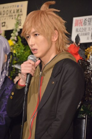 『ダンガンロンパ THE STAGE ～希望の学園と絶望の高校生～ 2016』囲み取材に登壇した本郷奏多